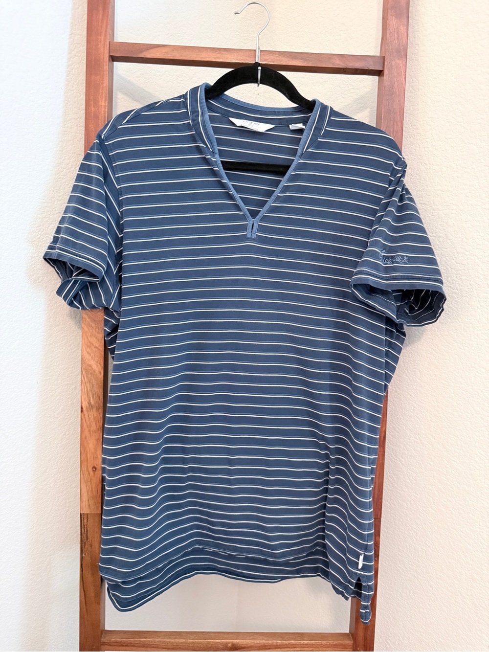 OOBE CHICK-FIL-A Striped V-Neck Short Sleeve Polo in Navy Size XL